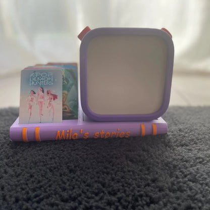 Support “Livre” compatible Yoto Player Avec rangement pour cartes et chargeur à induction